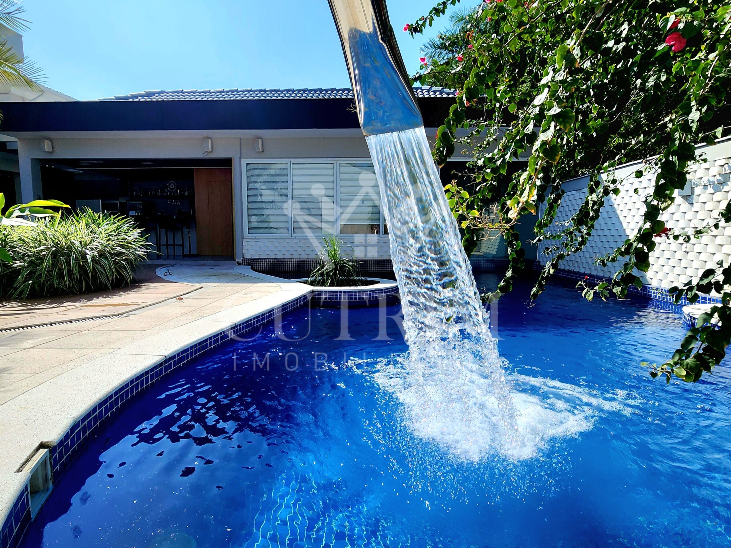 CASA TRIPLEX COM SUBSOLO - CONDOMÍNIO QUINTAS DO RIO - BARRA DA TIJUCA