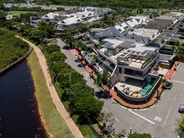 CASA TRIPLEX – CONDOMÍNIO BLUE HOUSES – BARRA DA TIJUCA