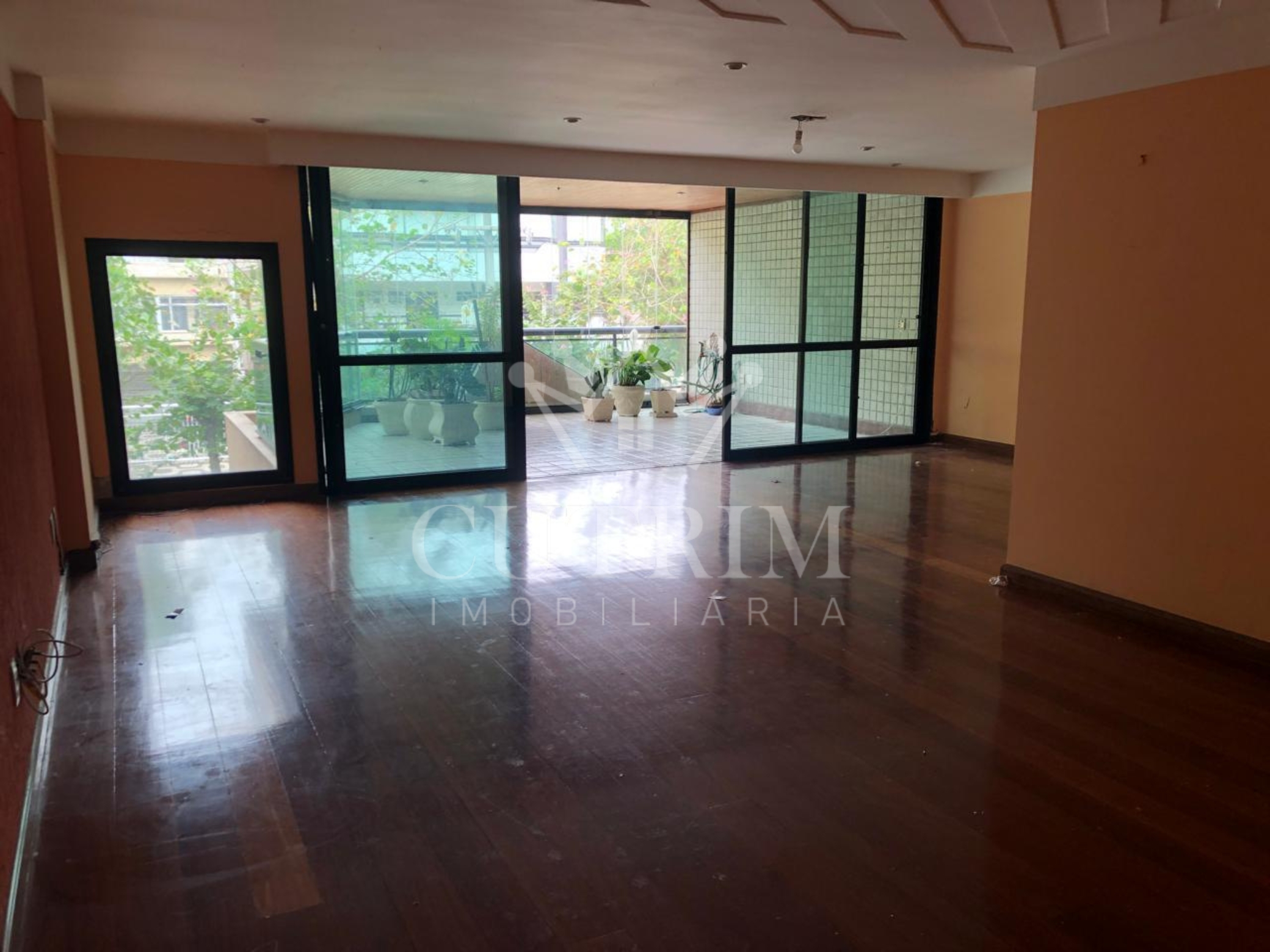 CI0074 – APARTAMENTO LINEAR – BARRA DA TIJUCA – 5 QUARTOS SENDO 2 SUÍTES – R$ 2.650.000,00