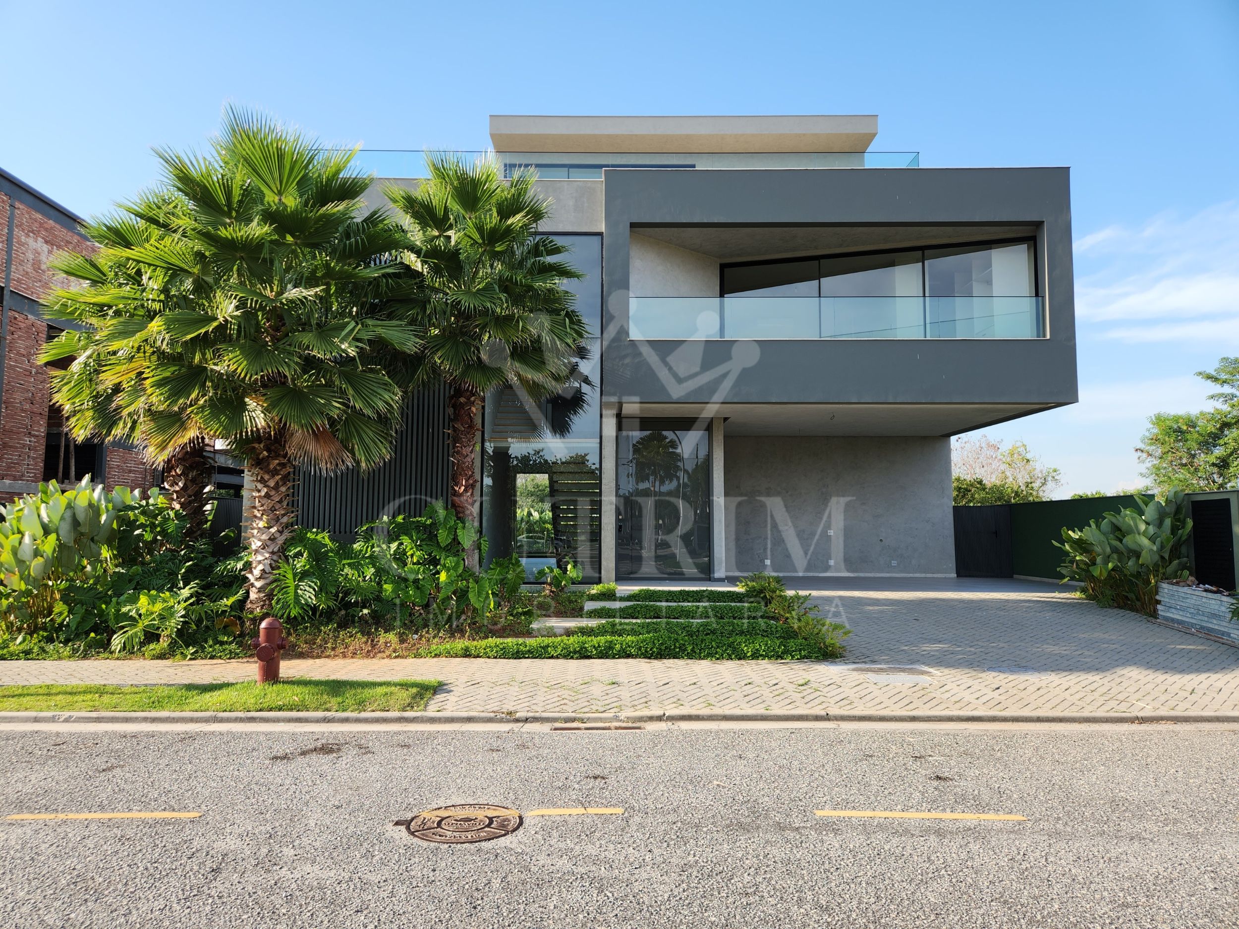 CI0102 – CASA TRIPLEX – CONDOMÍNIO ALPHAVILLE – BARRA DA TIJUCA – 4 SUÍTES – R$ 14.800.000,00