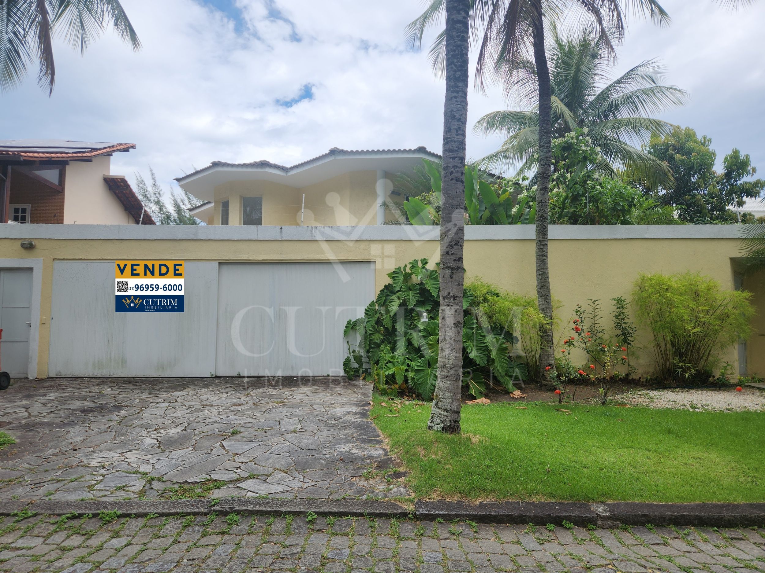 CI0103 – CASA DUPLEX – CONDOMÍNIO ALAMEDA DOS EUCALIPTOS – BARRA DA TIJUCA – 4 SUÍTES – R$ 6.000.000,00